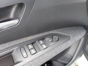 Peugeot 3008 II Crossover Facelifting  1.2 PureTech 130KM 2023 Peugeot 3008 Full LED Navi Kamera Klimatronik Asystent pasa 1.2 Benzyna, zdjęcie 9