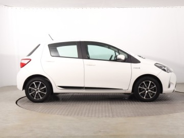 Toyota Yaris III Hatchback 5d Facelifting 2017 1.5 Hybrid 100KM 2018 Toyota Yaris 1.5 Hybrid, Salon Polska, Automat, zdjęcie 5