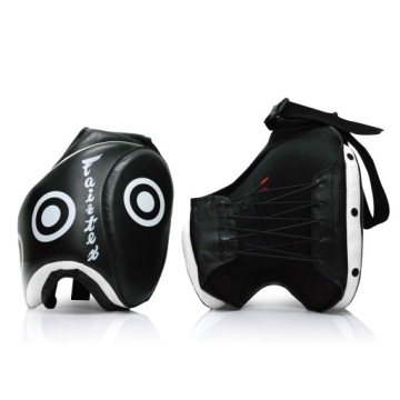 Fairtex Protectors - набедренные щитки TP3, черные