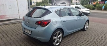 Opel Astra J Hatchback 5d 1.4 Turbo ECOTEC 140KM 2010 Opel Astra Opel Astra 1.4 Turbo Cosmo 1.4 Benzyna 140KM, zdjęcie 3