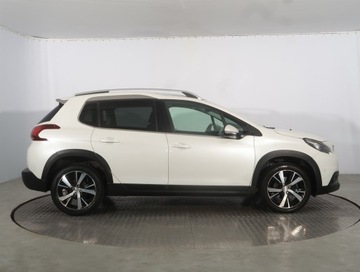 Peugeot 2008 I SUV Facelifting 1.2 PureTech 110KM 2016 Peugeot 2008 1.2 PureTech, Salon Polska, zdjęcie 5