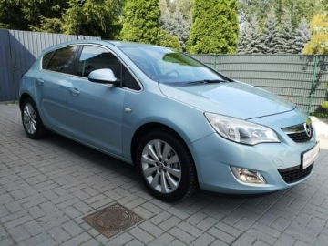 Opel Astra J Hatchback 5d 1.6 Twinport ECOTEC 115KM 2010 Opel Astra 1,6 16v Klimatronik Isofix Tempomat Alu, zdjęcie 3
