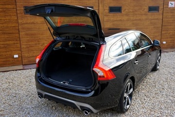 Volvo V60 I Kombi Facelifting 2.0 D4 DRIVE-E 190KM 2018 VOLVO V60 D4 190KM GEARTRONIC R-DESIGN, CZARNA PERŁA, BI-XENON, ALCANTARA !, zdjęcie 5