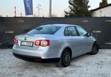 Volkswagen Jetta V 1.6 FSI 115KM 2005 Volkswagen Jetta Volkswagen Jetta 1.6 b ALUFELGI NOWY ROZRZAD Zamiana, zdjęcie 2