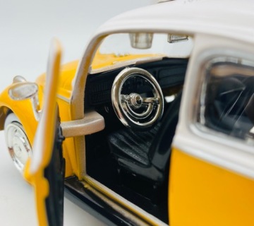 Volkswagen VW Beetle Taxi 1966 1:24 Motormax 79577 желтый