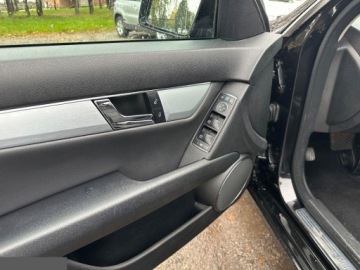 Mercedes Klasa C W204 Kombi T204 1.8 180 CGI BlueEFFICIENCY 156KM 2010 Mercedes Klasa C 180 T BlueEFFICIENCY 7G-TRONIC Avantgarde 156KM 2010r, zdjęcie 12