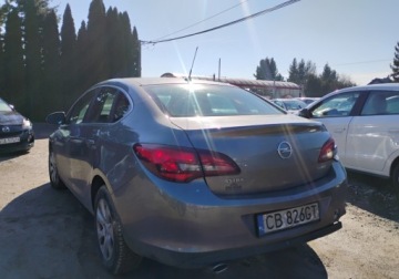 Opel Astra J GTC 1.4 Turbo ECOTEC 120KM 2017 Opel Astra 2017r, SALON POLSKA, 1.4 Benzyna. Uszkodzony prawy bok. Jezdzi., zdjęcie 2