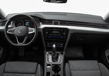 Volkswagen Passat B8 Variant Facelifting 1.5 TSI EVO 150KM 2023 Volkswagen Passat 1.5 TSI EVO Business DSG, podgrzewane fotele, kamera cof, zdjęcie 13