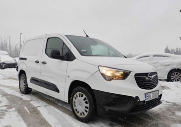 Opel Combo E Kombivan 1.5 Diesel 102KM 2019 Opel Combo 2019r, 1.5 Diesel. Delikatnie przetarty prawy bok. Jezdzi. 1.5, zdjęcie 2