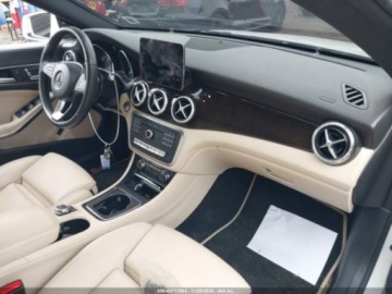 Mercedes CLA C117 2018 Mercedes-Benz CLA 2018 r.,2,0L 250 4MATIC 2.0 Benzyna 208KM, zdjęcie 4
