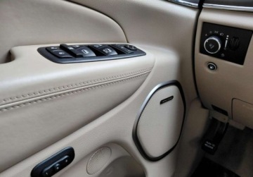 Jeep Grand Cherokee IV Terenowy Facelifting 2016 3.6 286KM 2019 Jeep Grand Cherokee Jeep Grand Cherokee OVERLAND Panorama Grzane i wenty, zdjęcie 13