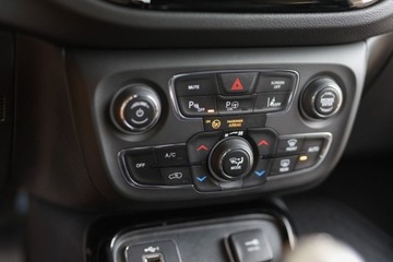 Jeep Compass II SUV 1.4 MultiAir 140KM 2019 Jeep Compass 1.4 TMair Night Eagle FWD SS 1.4 Benzyna 140KM, zdjęcie 11