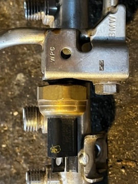 4 BMW N43 ТОПЛИВНАЯ РЕЙКА 7562474 7614317 7537319