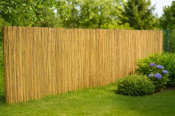 Бамбуковый коврик для балкона балкона с двумя сияющими заградами терраса