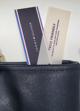 Темно-синяя сумочка Tommy Hilfiger