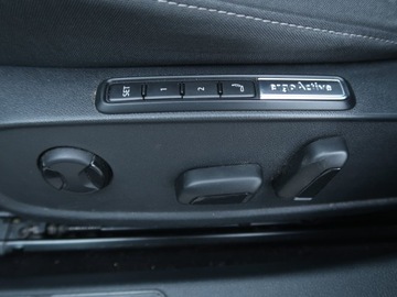 Volkswagen Golf VIII Hatchback Plug-In-Hybrid 1.4 TSI 204KM 2022 VW Golf 1.4 TSI eHybrid, Salon Polska, zdjęcie 20