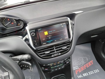 Peugeot 208 I Hatchback 5d Facelifting 1.2 PureTech 82KM 2017 Peugeot 208 Allure Navi Kamera Panorama Podgrzewane fotele Elektryka PDC A, zdjęcie 23