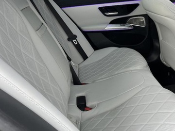 Mercedes Klasa E W214 Sedan 3.0 450d 367KM 2025 E Klasa 450 d 4-Matic AMG 3.0 (367KM) 2025, zdjęcie 11