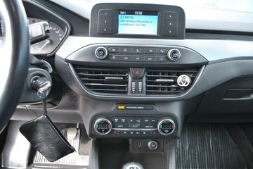 Ford Focus III Hatchback 5d facelifting 1.0 EcoBoost 125KM 2018 Ford Focus Hatchback Trend 1,0 EcoBoost 125KM ASO, zdjęcie 16