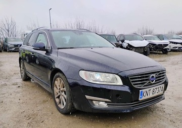 Volvo V70 III Kombi Facelifting 2.0 D3 DRIVE-E 150KM 2015 Volvo V70 2015r 2.0 Diesel. Uszkodzony lewy tyl. Jezdzi. 2.0 Diesel 150KM