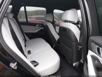 BMW X5 G05 2025 BMW X5 M60I 2025 4.4 Benzyna 523KM, zdjęcie 12