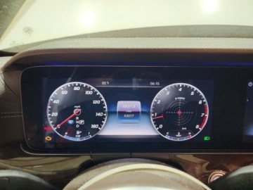 Mercedes Klasa E W213 2019 Mercedes-Benz Klasa E MERCEDES-BENZ E 300 4MATIC 2.0 Benzyna 244KM, zdjęcie 9