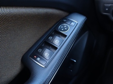 Mercedes GLA I Off-roader 2.0 220 184KM 2017 Mercedes GLA GLA 220 4MATIC, Salon Polska, zdjęcie 17