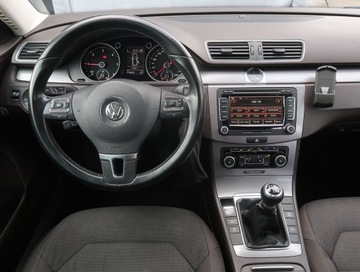 Volkswagen Passat B7 Variant 2.0 TDI CR DPF BlueMotion 140KM 2011 VW Passat 2.0 TDI, 1. Właściciel, Navi, Xenon, zdjęcie 14