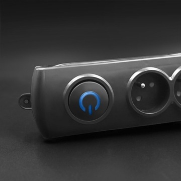 Удлинитель Qoltec Удлинитель с защитой от перенапряжения, 4 розетки, 2,5 м