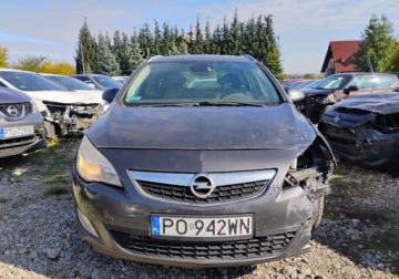 Opel Astra J Sports Tourer 1.7 CDTI ECOTEC 110KM 2011 Opel Astra 2011r, 1.7 CDTI. Uszkodzony lewy przod. Pali 1.7 Diesel 110KM, zdjęcie 15
