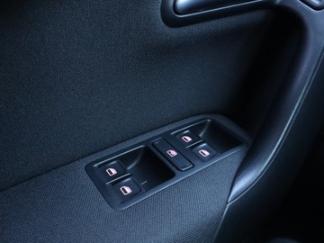 Volkswagen Polo V Hatchback 3d Facelifting 1.2 TSI BlueMotion Technology 90KM 2015 VW Polo 1.2 TSI, Klima, Klimatronic, Tempomat, zdjęcie 17