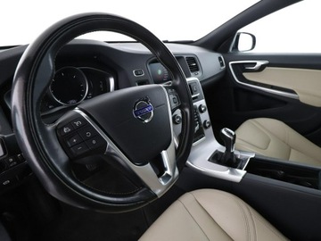 Volvo V60 I Kombi Facelifting 2.0 D2 DRIVE-E 120KM 2018 Volvo V60 FV23 2.0D Linje Svart Klimatyzacja, zdjęcie 13