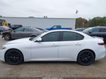 Alfa Romeo Giulia II Sedan 2.0 TBi 280KM 2018 Alfa Romeo Giulia 2018 2.0l 2.0 Benzyna 280KM, zdjęcie 2