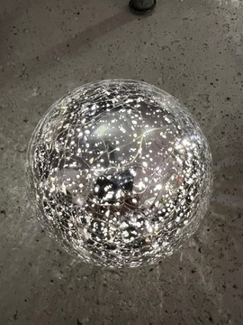 СЕРЕБРЯНЫЙ СТЕКЛЯННЫЙ ШАР, СВЕТЯЩИЙСЯ ДЕКОР