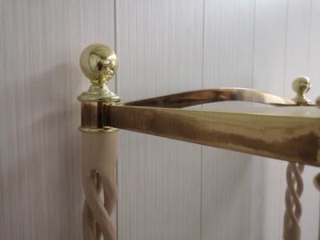 полка-витрина золотая 82х41х169, латунированная, фигурная