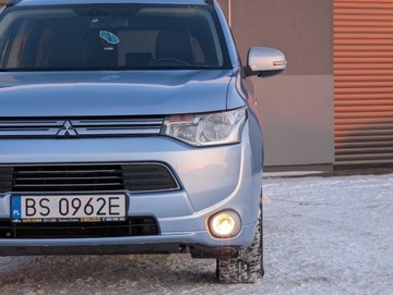 Mitsubishi Outlander III 2014 Mitsubishi Outlander Rezerwacja 2.0 Hybryda Plug-in 121KM, zdjęcie 3
