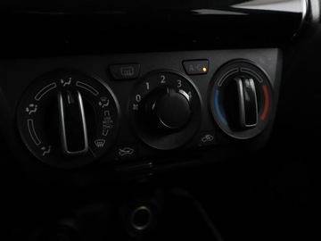 Suzuki Swift VI Hatchback 1.2 DualJet 90KM 2018 Suzuki Swift grzane fotele klima, zdjęcie 24