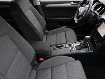 Volkswagen Passat B8 Variant Facelifting 2.0 TSI 190KM 2022 VW Passat 2.0 TSI, Salon Polska, 1. Właściciel, zdjęcie 8