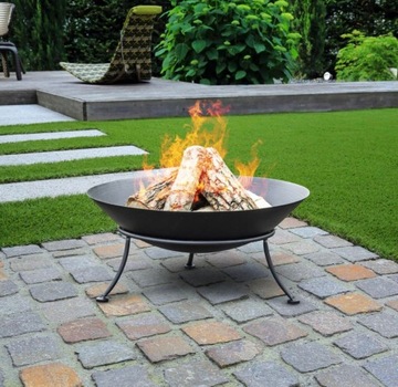 САДОВОЕ СЕРДЦЕ ОГОНЬ, ГОРЯЩЕЕ ВЕЧЕРОМ