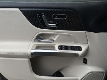 Mercedes GLB SUV 2.0 250 224KM 2024 Mercedes-Benz GLB 220, zdjęcie 20