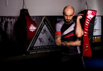 DUŻA TARCZA TRENINGOWA XXL PROFILOWANA TRENING KOPNIĘĆ 75x35 CM DBX BUSHIDO