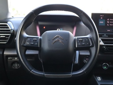 Citroen C4 III SUV 1.2 PureTech 130KM 2021 Citroen C4 1.2 PureTech, Salon Polska, zdjęcie 15