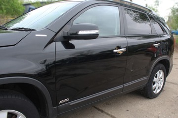 DVEŘE LEVÝ PŘEDNÍ KIA SORENTO II 09-16R EB