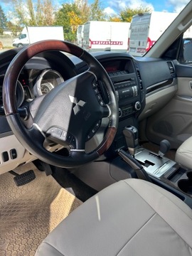 Mitsubishi Pajero IV 2010 Mitsubishi Pajero IV 3.5 190KM 2010 skrzynia SS RockFord 7 osobowy zadbany, zdjęcie 4