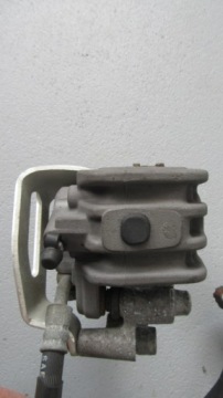 Задний суппорт помпы Suzuki DR 350 1991 xy