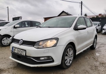 Volkswagen Polo V 2015 Volkswagen Polo 2015r, 1.2 Benzyna. Lekko uszkodzony prawy bok. Jezdzi.