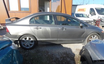 Honda Civic VIII Sedan 1.8 i-VTEC 140KM 2006 Honda Civic 2006r, 1.8 Benzyna, Delikatnie uszkodzony przod i tyl. Jezdzi., zdjęcie 17