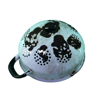 Stary durszlak cedzak rondelek emaliowany lampa loft industrial PRL DIY