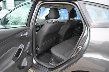 Ford Focus III Hatchback 5d facelifting 1.5 TDCi 95KM 2018 Ford Focus Hatchback Trend 1,5 TDCi 95KM ASO Forda, zdjęcie 10