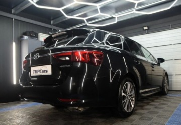 Toyota Avensis III Wagon Facelifting 2015 2.0 D-4D 143KM 2015 Toyota Avensis PL Salon _ kombi _ kamera cofania _ Alu17_ 2.0 Diesel 143KM, zdjęcie 3